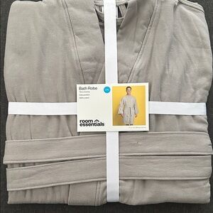Room Essentials Gray Bath Robe
100% cotton